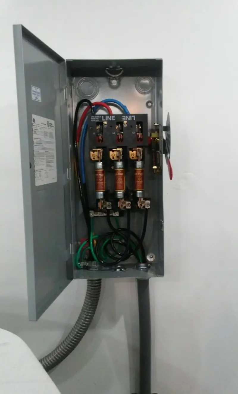 Three-phase disconnect switch installed for Smoke Detector Installation in North Bend